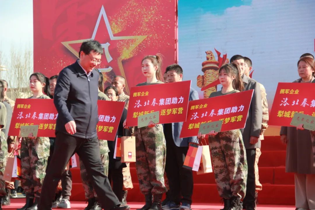 张旗1.jpg